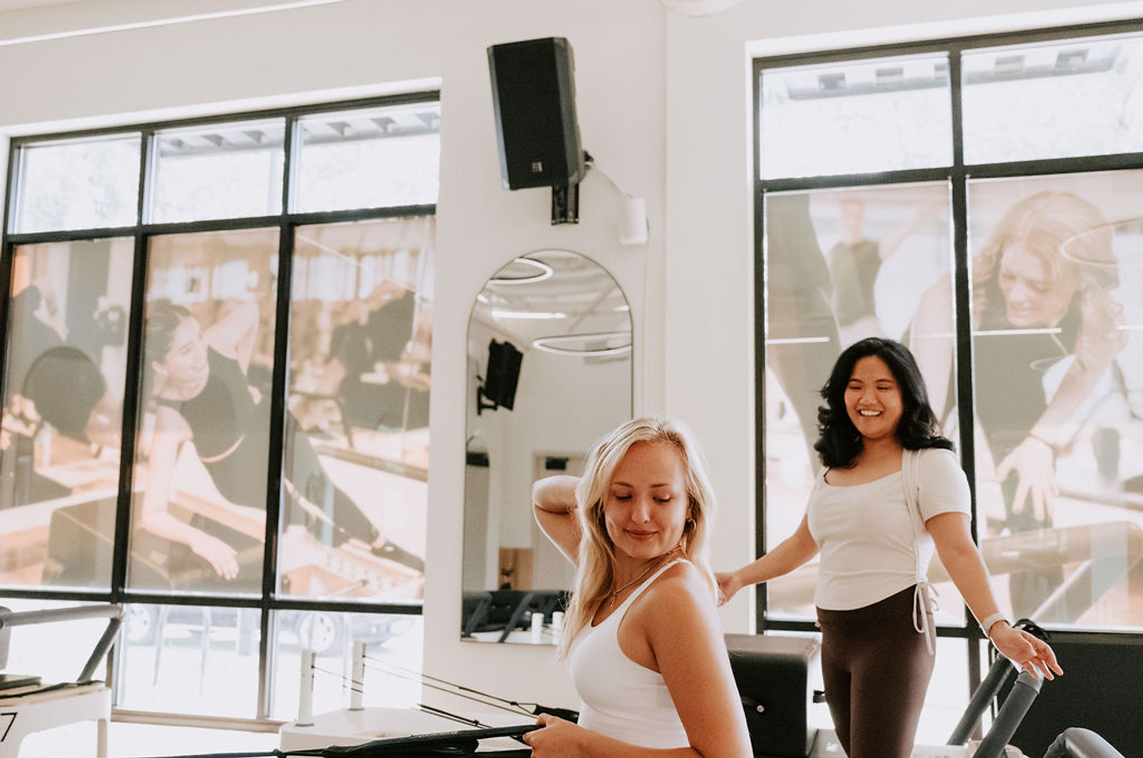 Beginner Pilates class on the Reformers